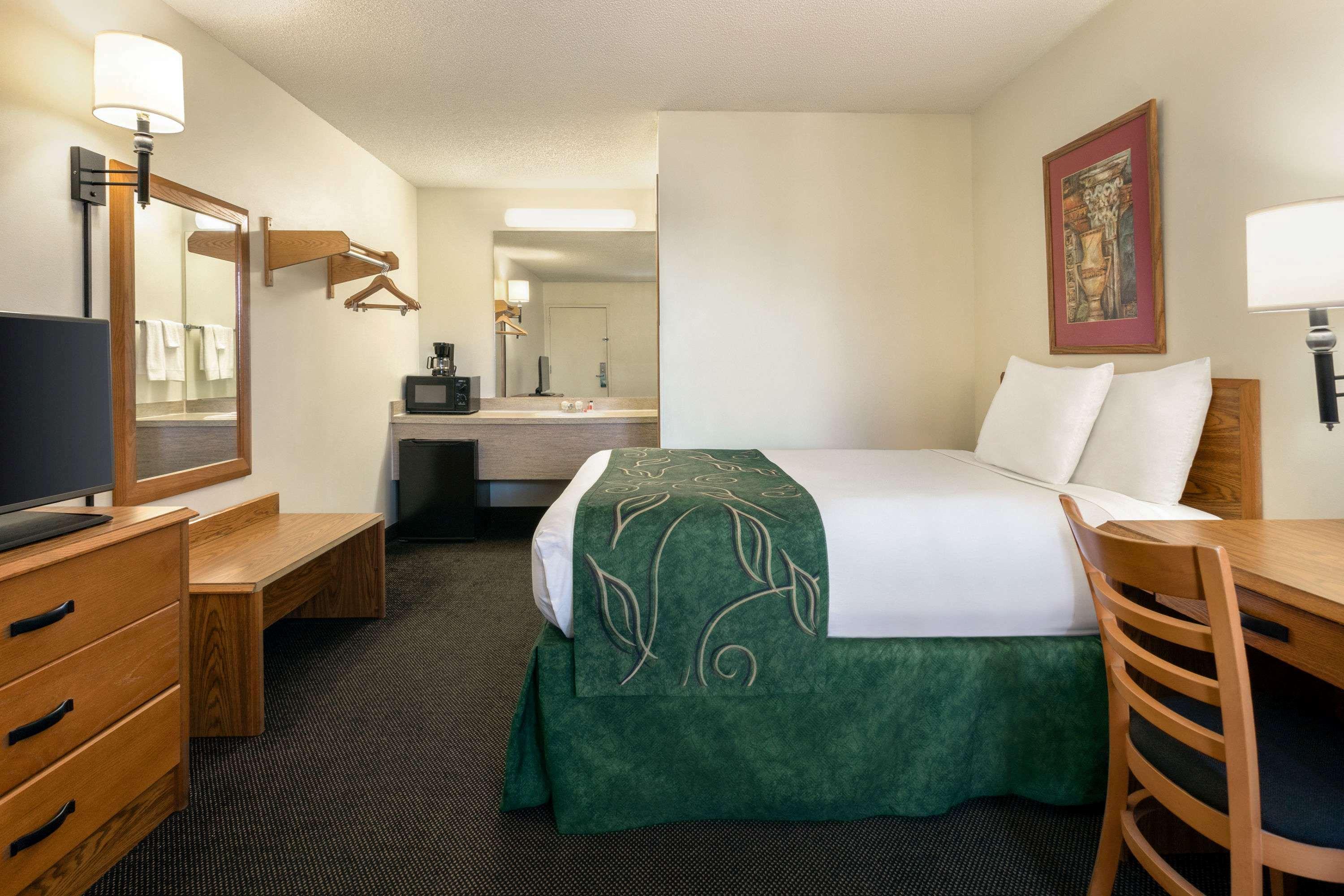 Travelodge By Wyndham Wellington מראה חיצוני תמונה